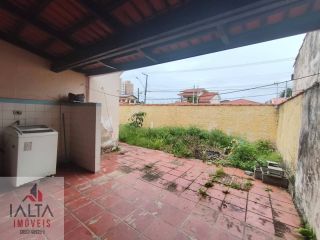 Casa à venda no Indaiá com 3 quartos, 300m² de terreno e a 250m da praia em Caraguatatuba