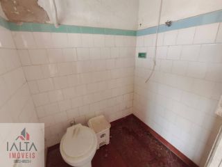 Casa à venda no Indaiá com 3 quartos, 300m² de terreno e a 250m da praia em Caraguatatuba