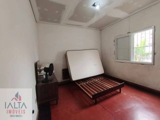 Casa à venda no Indaiá com 3 quartos, 300m² de terreno e a 250m da praia em Caraguatatuba