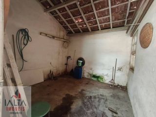Casa à venda no Indaiá com 3 quartos, 300m² de terreno e a 250m da praia em Caraguatatuba