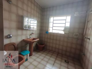 Casa à venda no Indaiá com 3 quartos, 300m² de terreno e a 250m da praia em Caraguatatuba