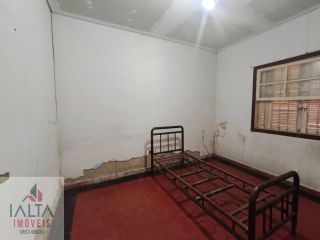 Casa à venda no Indaiá com 3 quartos, 300m² de terreno e a 250m da praia em Caraguatatuba