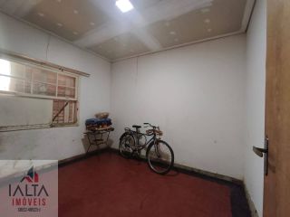Casa à venda no Indaiá com 3 quartos, 300m² de terreno e a 250m da praia em Caraguatatuba