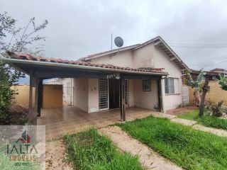 Casa à venda no Indaiá com 3 quartos, 300m² de terreno e a 250m da praia em Caraguatatuba