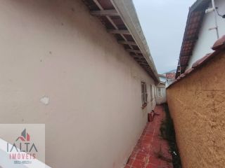 Casa à venda no Indaiá com 3 quartos, 300m² de terreno e a 250m da praia em Caraguatatuba