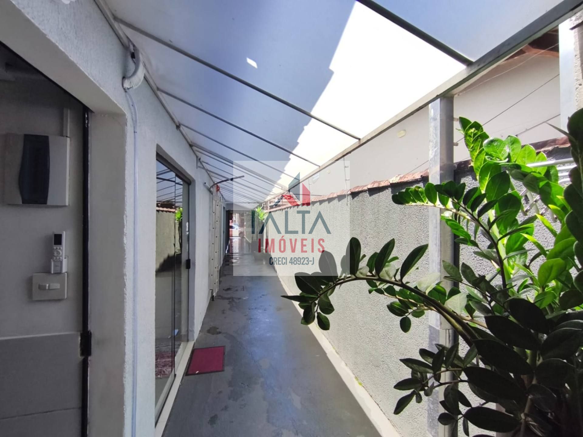 Sala Comercial à venda no Indaiá, Caraguatatuba, com 6 salas e 2 vagas