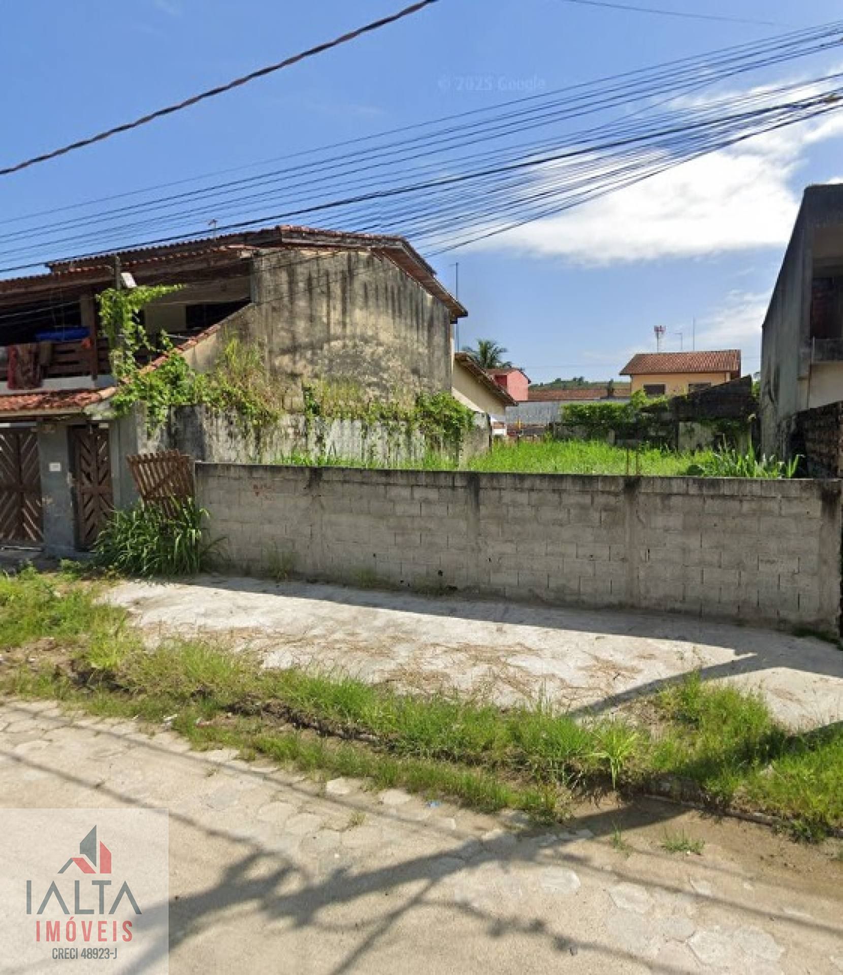 Terreno à venda no bairro Martim de Sá em Caraguatatuba - 250m² a 400m da praia