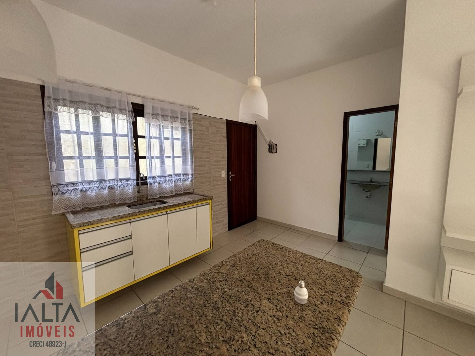 Disponível para locação - Kitnet com 1 Dormitório no Itaguá