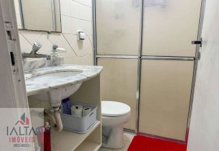 Excelente oportunidade no Itaguá, sacada, apto com 2 dormitórios, suite, sala conjugada com cozinha, piscina , churrasqueira, portão eletrônico.