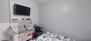 Excelente oportunidade no Itaguá, sacada, apto com 2 dormitórios, suite, sala conjugada com cozinha, piscina , churrasqueira, portão eletrônico.