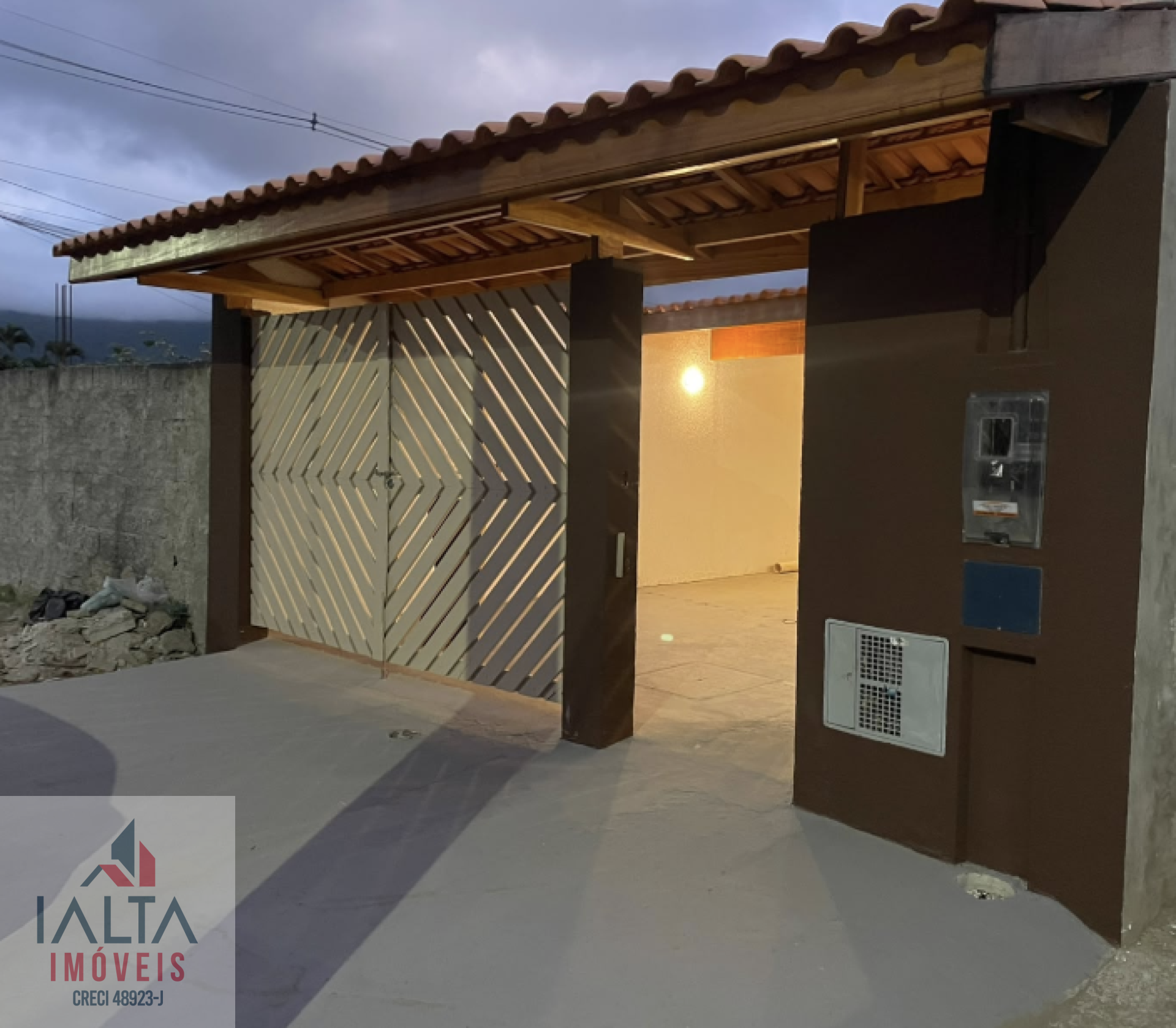 Casa Nova de 2 dormitórios a venda no Pegoreli, Caraguatatuba/SP