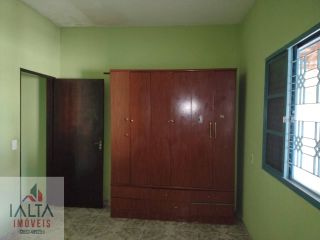 Casa térrea no bairro Estufa 1 saída fácil para o centro e praias