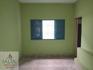 Casa térrea no bairro Estufa 1 saída fácil para o centro e praias
