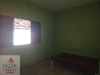 Casa térrea no bairro Estufa 1 saída fácil para o centro e praias