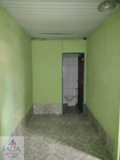 Casa térrea no bairro Estufa 1 saída fácil para o centro e praias