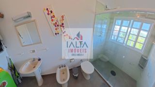 Casa de alto padrão à venda com 4 dormitórios e vista definitiva para o mar em bairro nobre