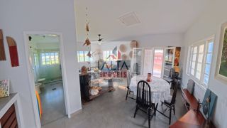 Casa de alto padrão à venda com 4 dormitórios e vista definitiva para o mar em bairro nobre