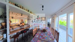 Casa de alto padrão à venda com 4 dormitórios e vista definitiva para o mar em bairro nobre