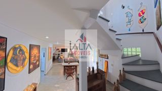 Casa de alto padrão à venda com 4 dormitórios e vista definitiva para o mar em bairro nobre