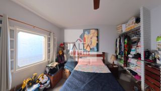 Casa de alto padrão à venda com 4 dormitórios e vista definitiva para o mar em bairro nobre