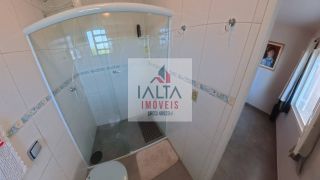 Casa de alto padrão à venda com 4 dormitórios e vista definitiva para o mar em bairro nobre