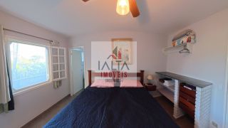 Casa de alto padrão à venda com 4 dormitórios e vista definitiva para o mar em bairro nobre