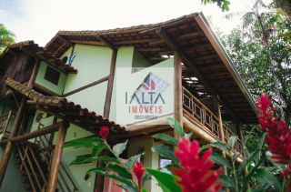 Casa em meio a mata atlântica.