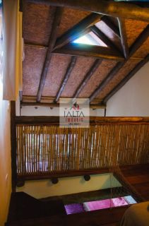 Casa em meio a mata atlântica.