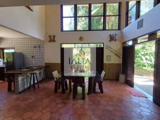 Casa em meio a mata atlântica.