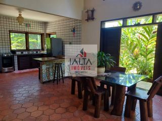 Casa em meio a mata atlântica.
