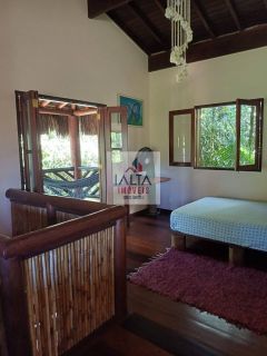 Casa em meio a mata atlântica.