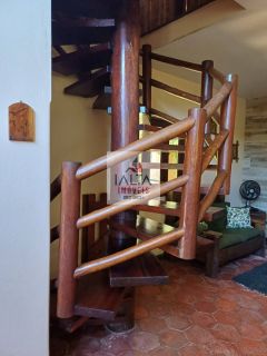 Casa em meio a mata atlântica.