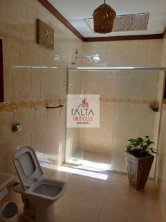 Casa em meio a mata atlântica.