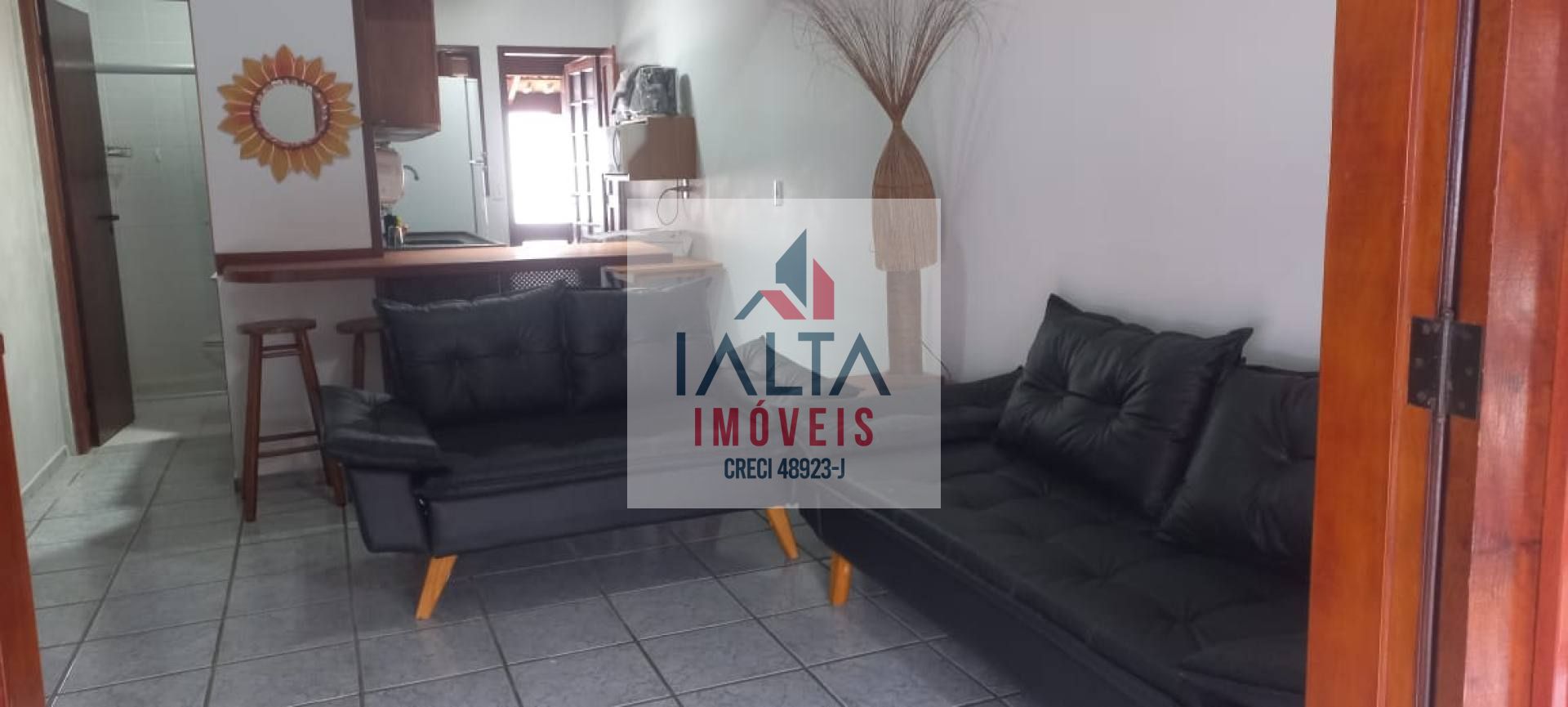 Imóvel sobrado, excelente conservação, apto 2 dormitórios sendo 1 suite, 2 vagas de garagens, zeladoria, churrasqueira.