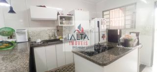 Casa Térrea com 3 Dormitórios e Piscina no Jardim Gaivotas – Caraguatatuba