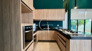 Casa Térrea á Venda com 3 Suítes e Piscina no Condomínio Reserva Saint Paul