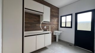 Casa Térrea á Venda com 3 Suítes e Piscina no Condomínio Reserva Saint Paul
