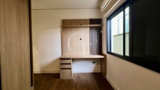 Casa Térrea á Venda com 3 Suítes e Piscina no Condomínio Reserva Saint Paul