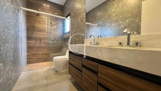 Casa Térrea á Venda com 3 Suítes e Piscina no Condomínio Reserva Saint Paul