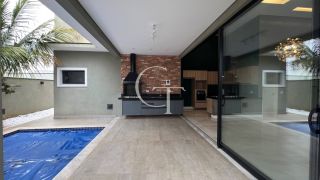 Casa Térrea á Venda com 3 Suítes e Piscina no Condomínio Reserva Saint Paul