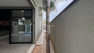 Casa Térrea á Venda com 3 Suítes e Piscina no Condomínio Reserva Saint Paul