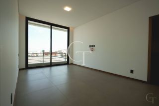 Casa à Venda no Fazenda Kurumin | 4 Suítes, Vista Livre e Piscina com Borda Infinita