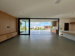Casa à Venda no Fazenda Kurumin | 4 Suítes, Vista Livre e Piscina com Borda Infinita