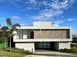 Casa à Venda no Fazenda Kurumin | 4 Suítes, Vista Livre e Piscina com Borda Infinita