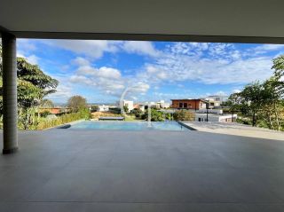 Casa à Venda no Fazenda Kurumin | 4 Suítes, Vista Livre e Piscina com Borda Infinita