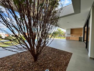 Casa à Venda no Fazenda Kurumin | 4 Suítes, Vista Livre e Piscina com Borda Infinita