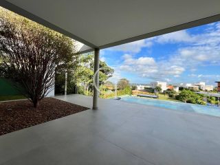 Casa à Venda no Fazenda Kurumin | 4 Suítes, Vista Livre e Piscina com Borda Infinita