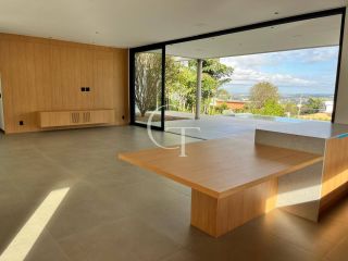 Casa à Venda no Fazenda Kurumin | 4 Suítes, Vista Livre e Piscina com Borda Infinita