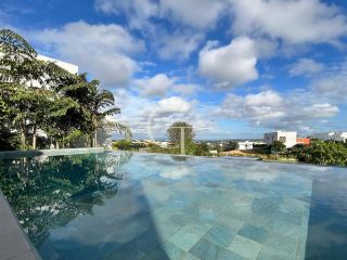 Casa à Venda no Fazenda Kurumin | 4 Suítes, Vista Livre e Piscina com Borda Infinita