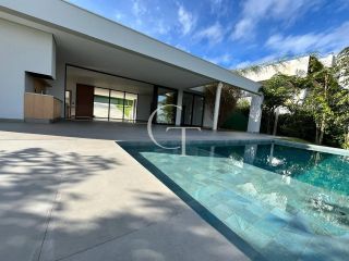 Casa à Venda no Fazenda Kurumin | 4 Suítes, Vista Livre e Piscina com Borda Infinita